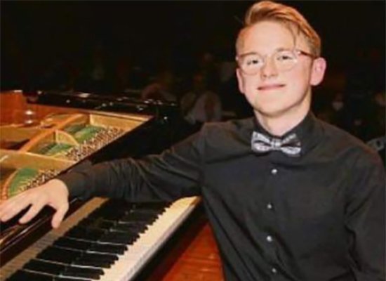 Český pianista Jan Čmejla nadchl koncertem „světové klasiky“